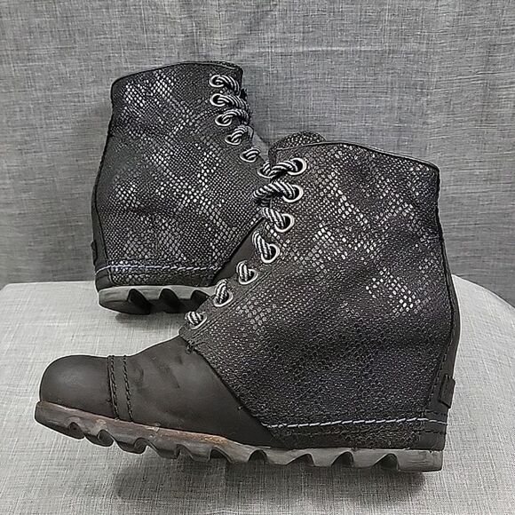 Sorel 1964 Premium Wedge Women's Black Leather Snake Print Lace-Up Bootie SZ 7 - Picture 2 of 10